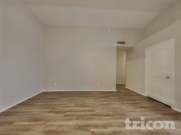 4th image of 3021 S Woodruff