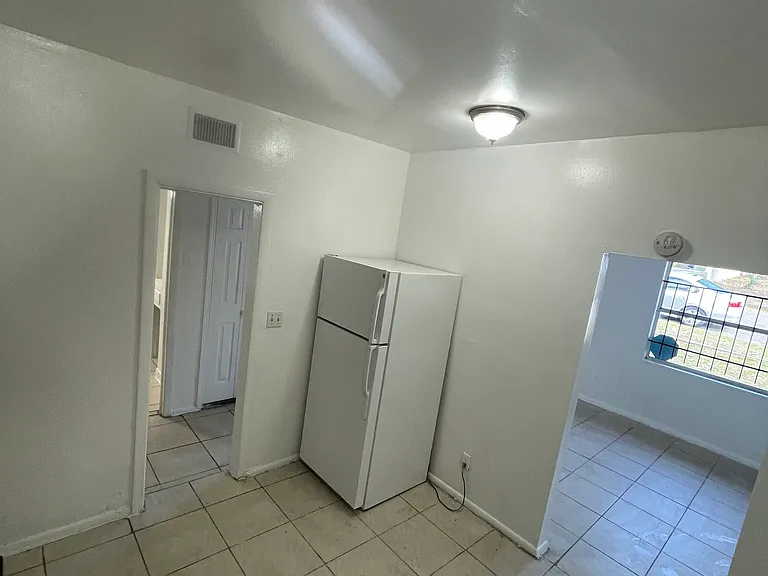 4526 Fairview St — Photo 9