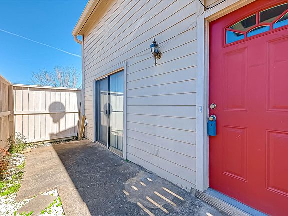 4th image of 9512 Pagewood Ln #8