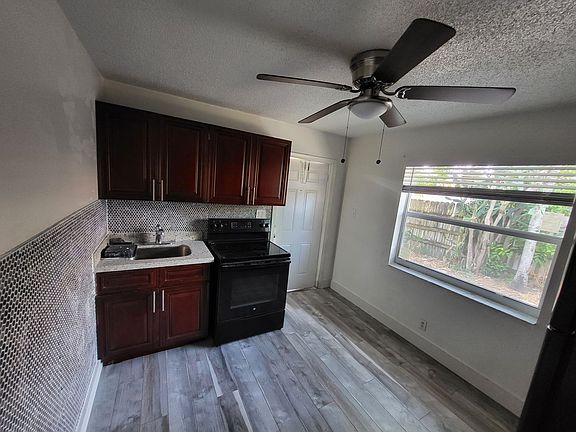 4th image of 1271 NW 29th Ter #8c4e86ff0