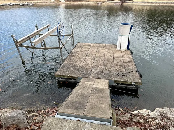 1356 S Lake Sherwood Dr, Lake Sherwood, MO 63357