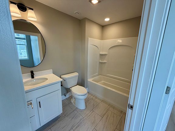 4th image of 347-355 Main St #5