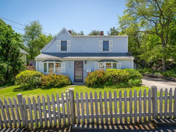14 Curtis St, Rockport, MA 01966