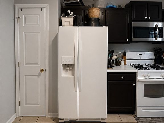 4th image of 293 Growers Way
