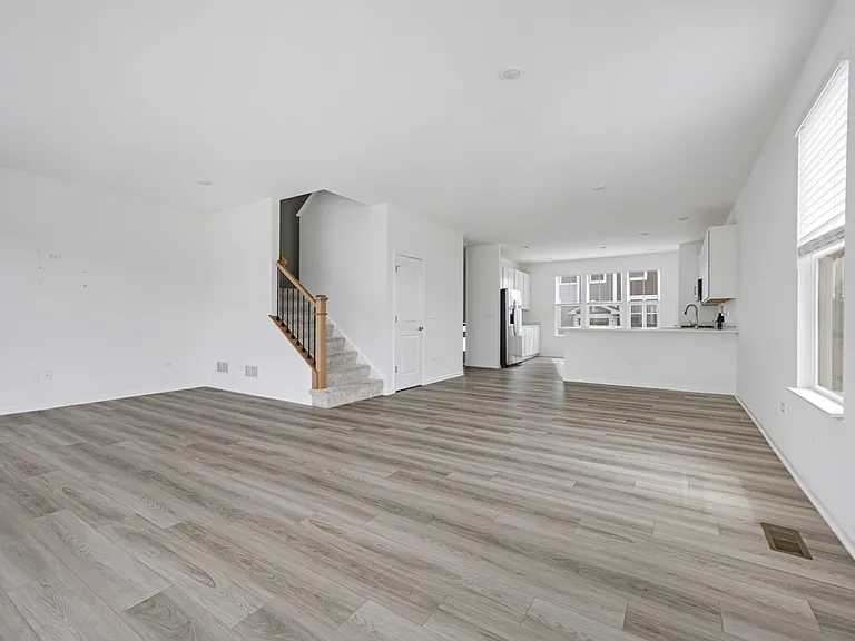 553 Wolverine Dr — Photo 6