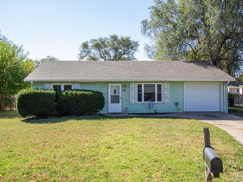 1st image of 924 Birch Dr