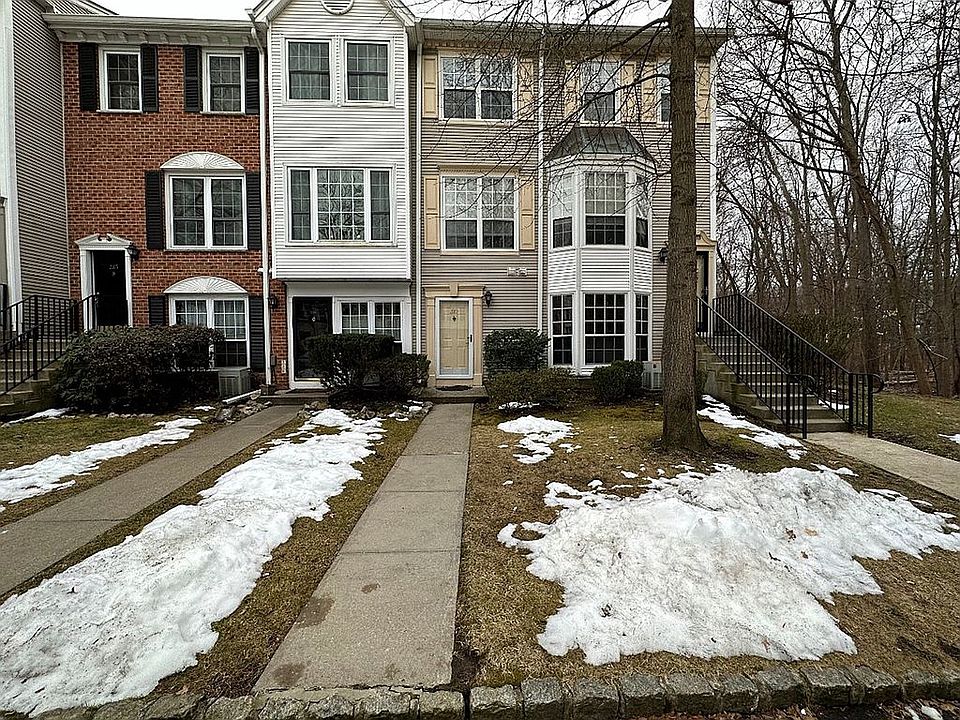 1st floor End Unit