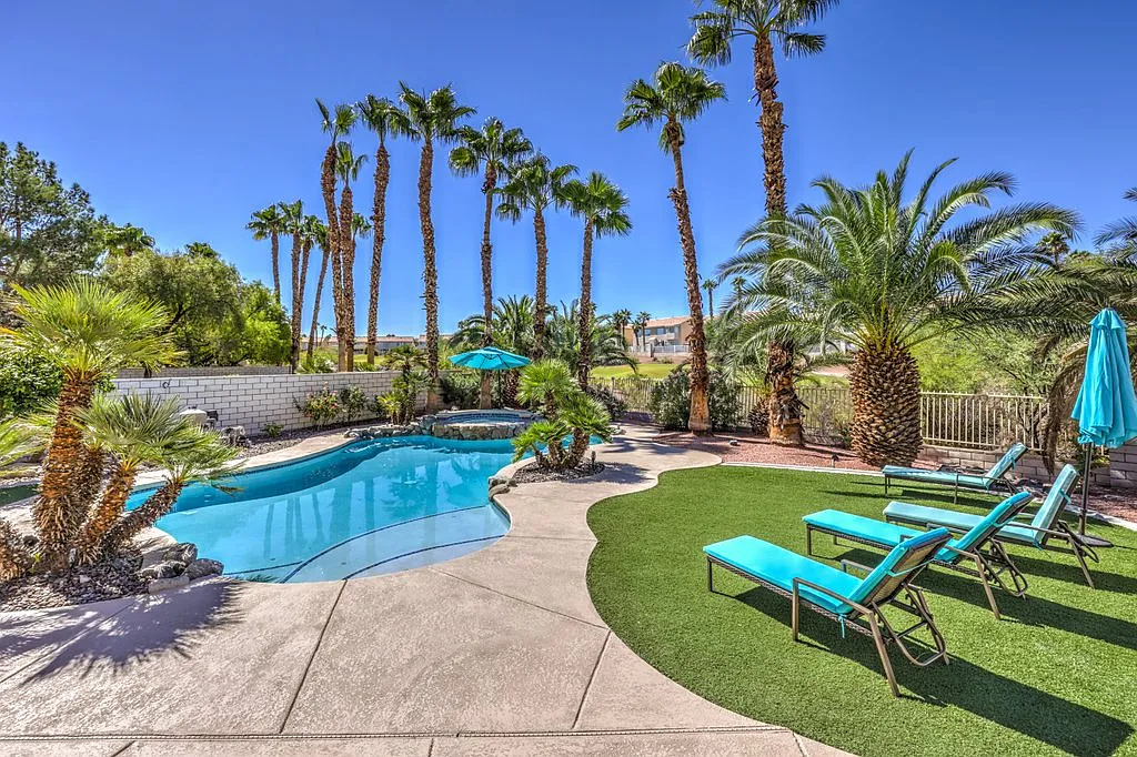 Stunning Luxury on Legacy Golf Course! Pool/Spa! — Photo 4