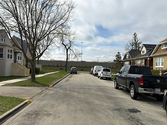 5th image of 2835 Highland Ave