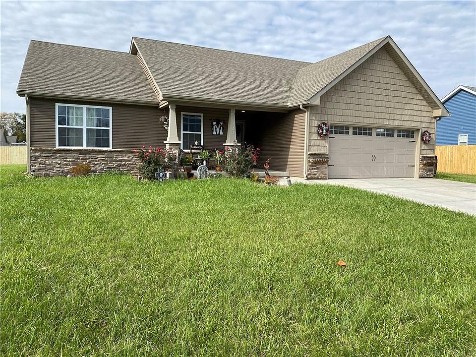 1st image of 123 Bentley Dr