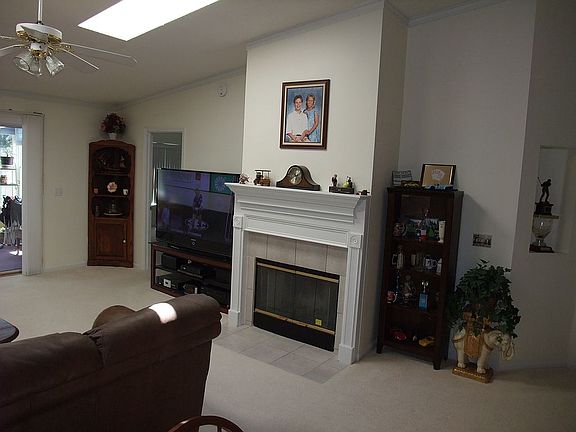3rd image of 87 Fox Valley Dr