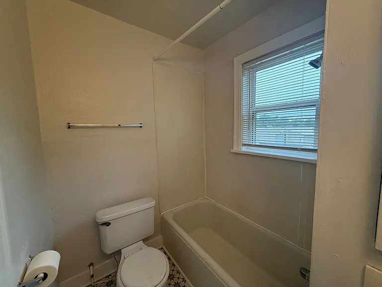 1718 N Indiana Ave #8 — Photo 9