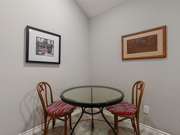4th image of 2601 Marsh Ln