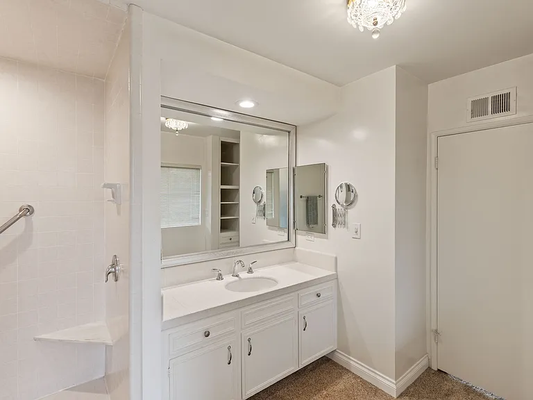 17537 Margate St #1 — Photo 21