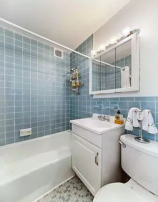 4th image of 210 E 21st St APT 6B