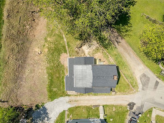 5th image of 153 Rosewood Ave