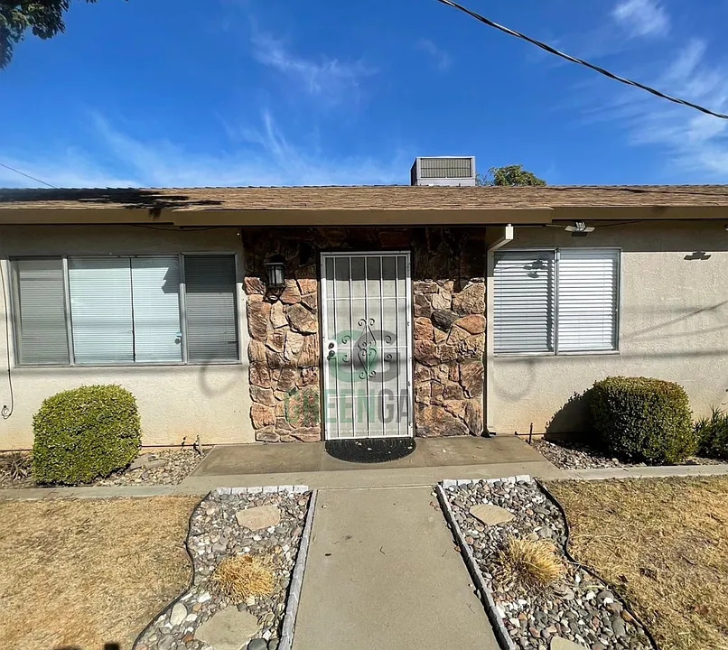 332 W G St