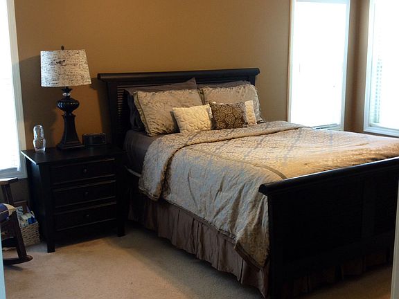 4th image of 323 Lochmill Ct