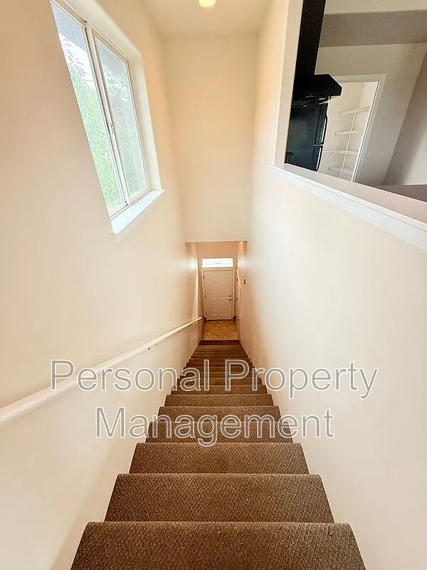 2 bed, 1.0 bath, 1360 sqft, $1,695 — Photo 3