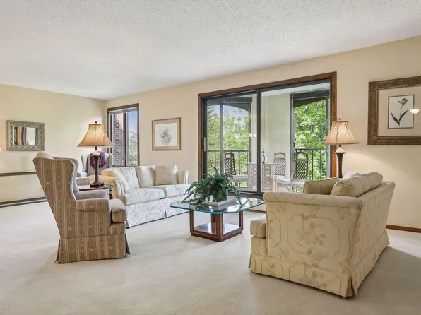 5601 Dewey Hill Rd APT 205, Edina, MN 55439