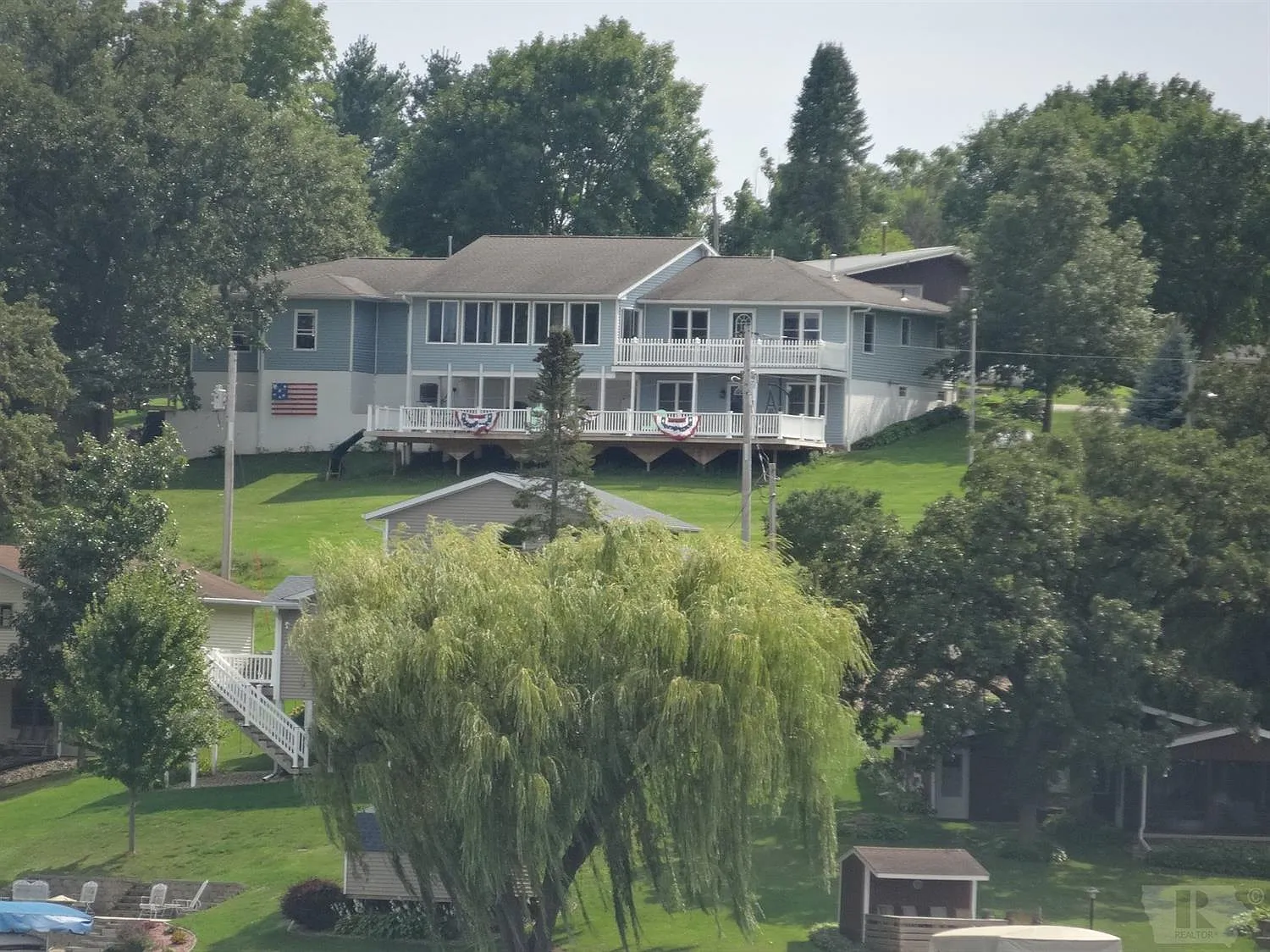 1290 Holiday Ln photo 1