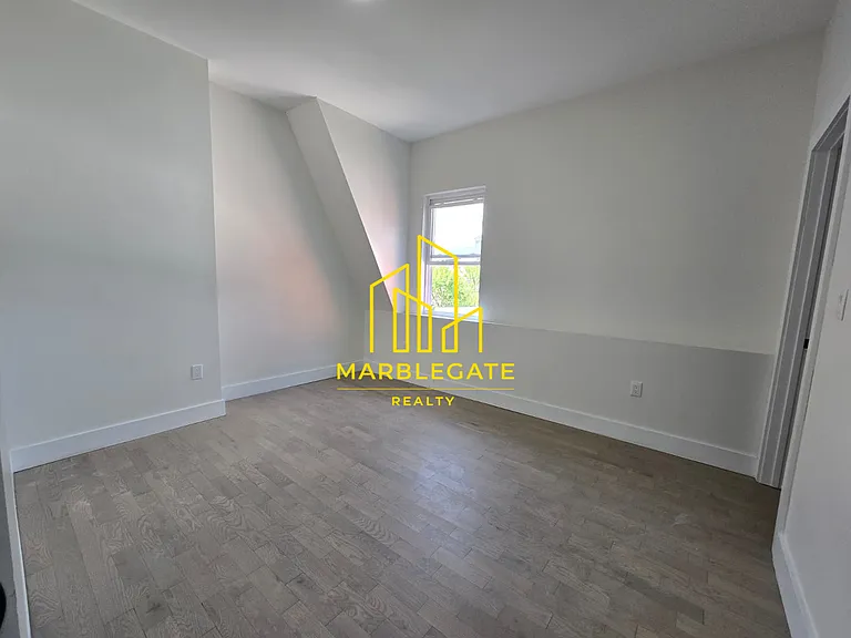 53 Lincoln Park #33C — Photo 2