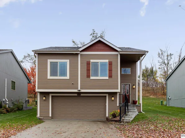 13945 Wood Valley Dr, Omaha, NE 68142