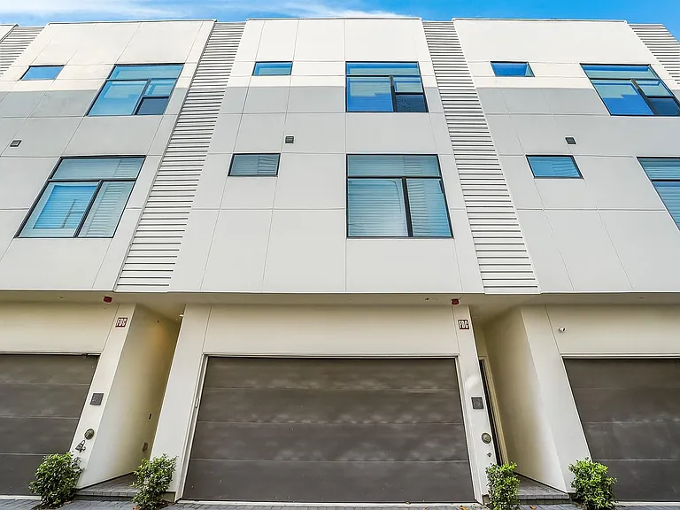 1004 California St #203 — Photo 37