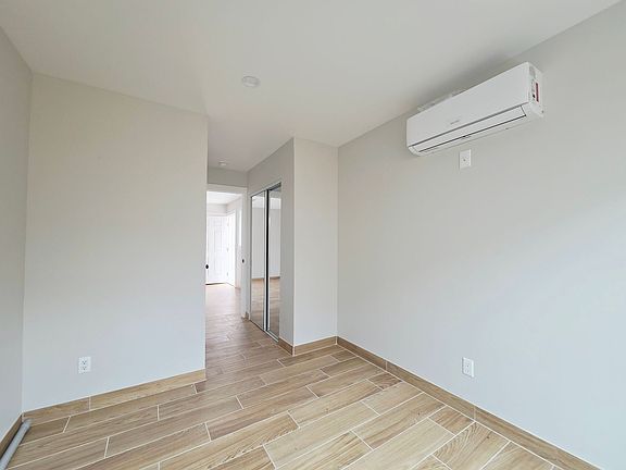 5th image of 947 N Wilmington Blvd #10