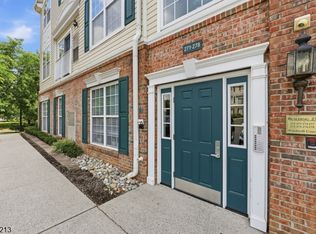 274 Windmill Ct, Phillipsburg, NJ 08865