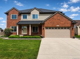 28948 Pinehurst Dr, Chesterfield, MI 48051