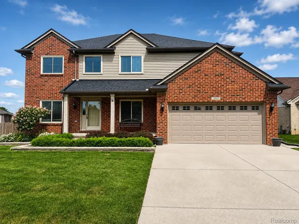 28948 Pinehurst Dr, Chesterfield, MI 48051