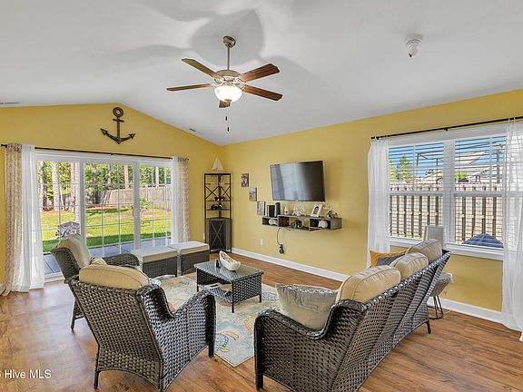 3rd image of 117 Oyster Landing Dr