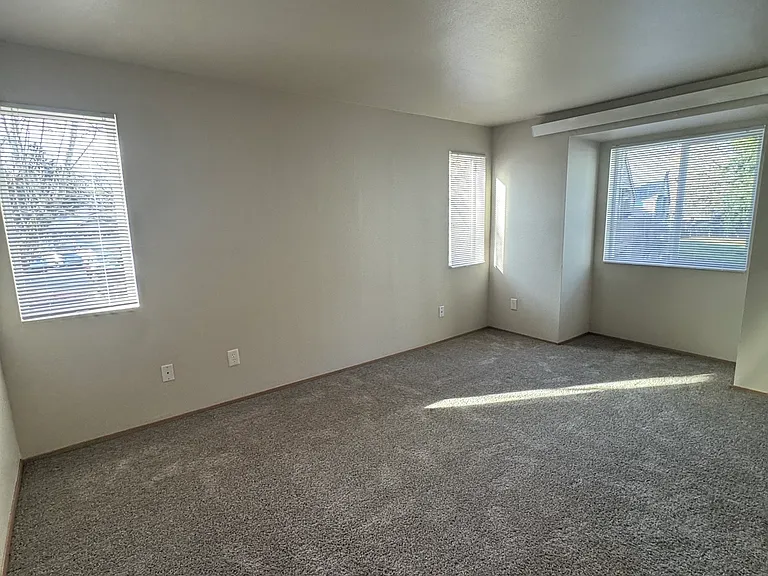 The Lexington Apartments — Photo 34
