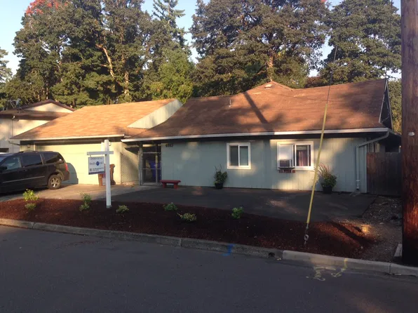 6983 Oakridge Dr, Gladstone, OR 97027