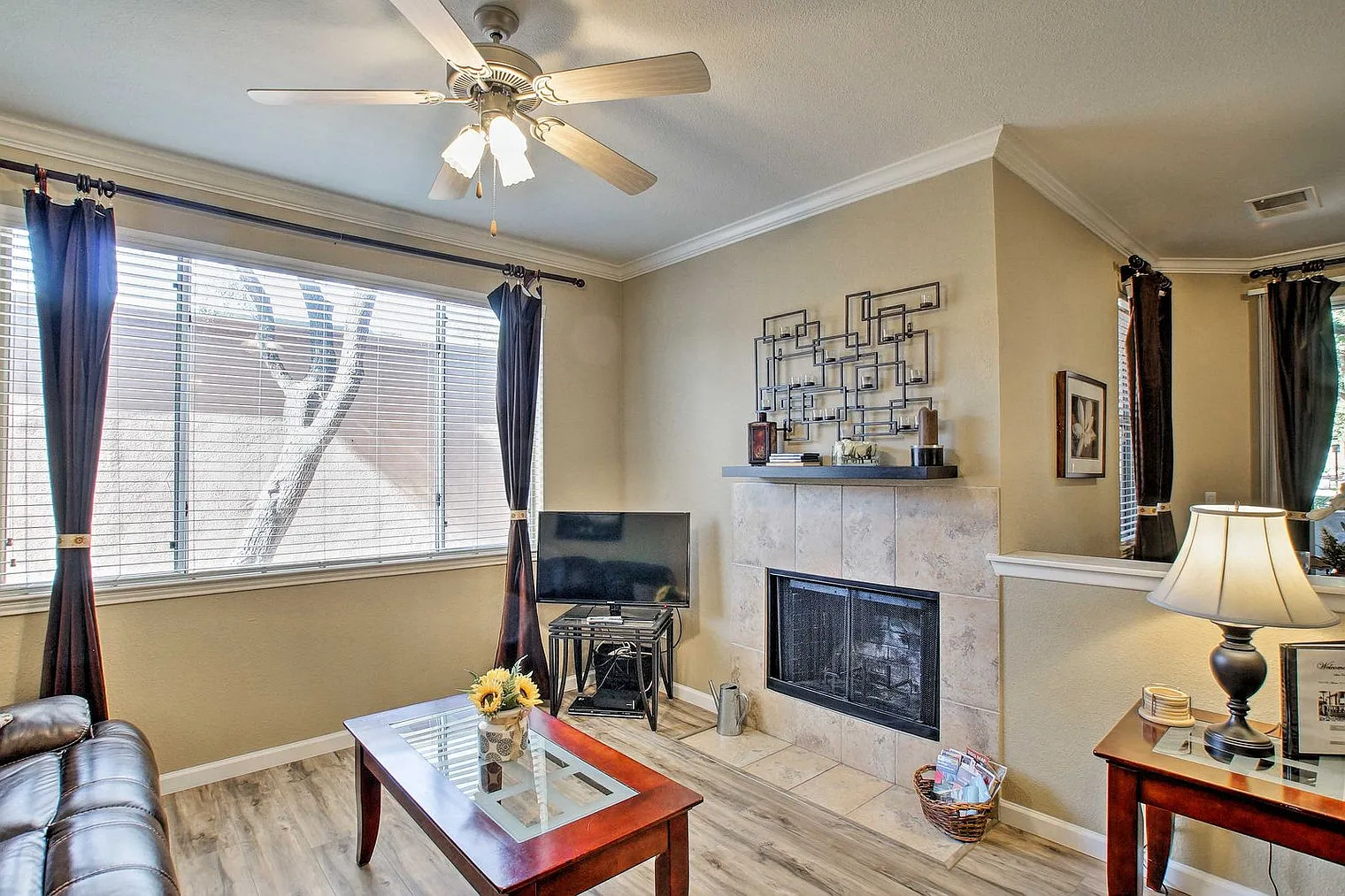 3 bed, 2.0 bath, 1259 sqft, $3,290 — Photo 3