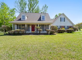 190 Lakeover Dr E, Columbus, MS 39702