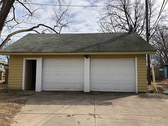 3rd image of 422 Blaine Ave