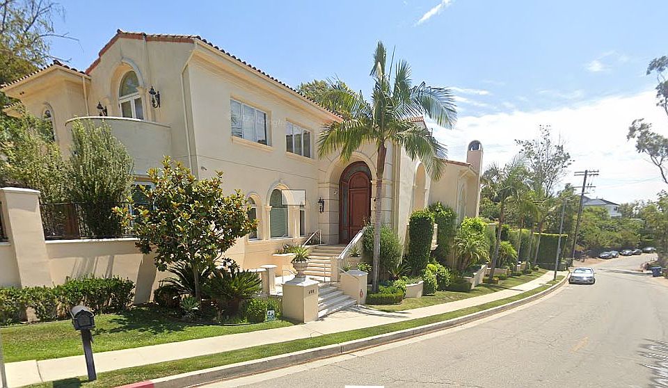 2nd image of 600 N Tigertail Rd
