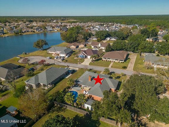 4th image of 12464 Pinehurst Ct