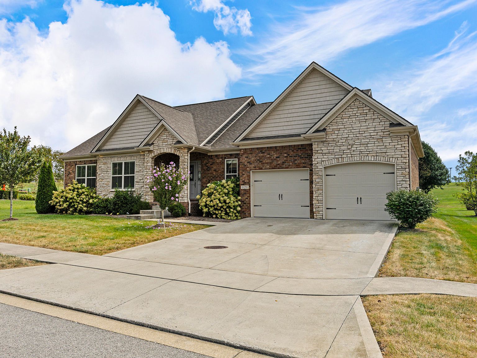 121 Sunningdale Dr — Cherry Blossom Golf & Country Club