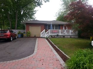 17 Ranch Dr, Shirley, NY 11967