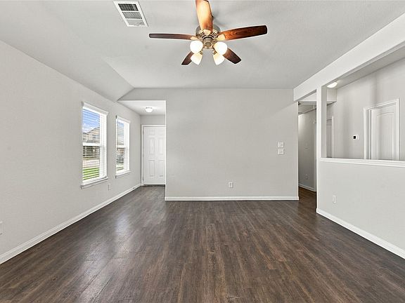 5th image of 17547 Desmond St