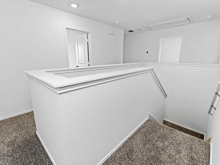 456 Sandringham Loop — Photo 38