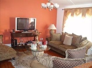 25C Gardners Ln, Hampton Bays, NY 11946