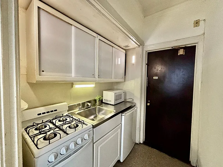 Canterbury Court Apartments — Photo 51