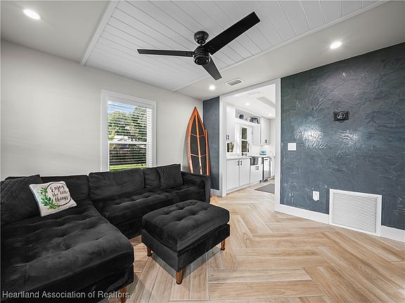 2nd image of 206 W Broward St