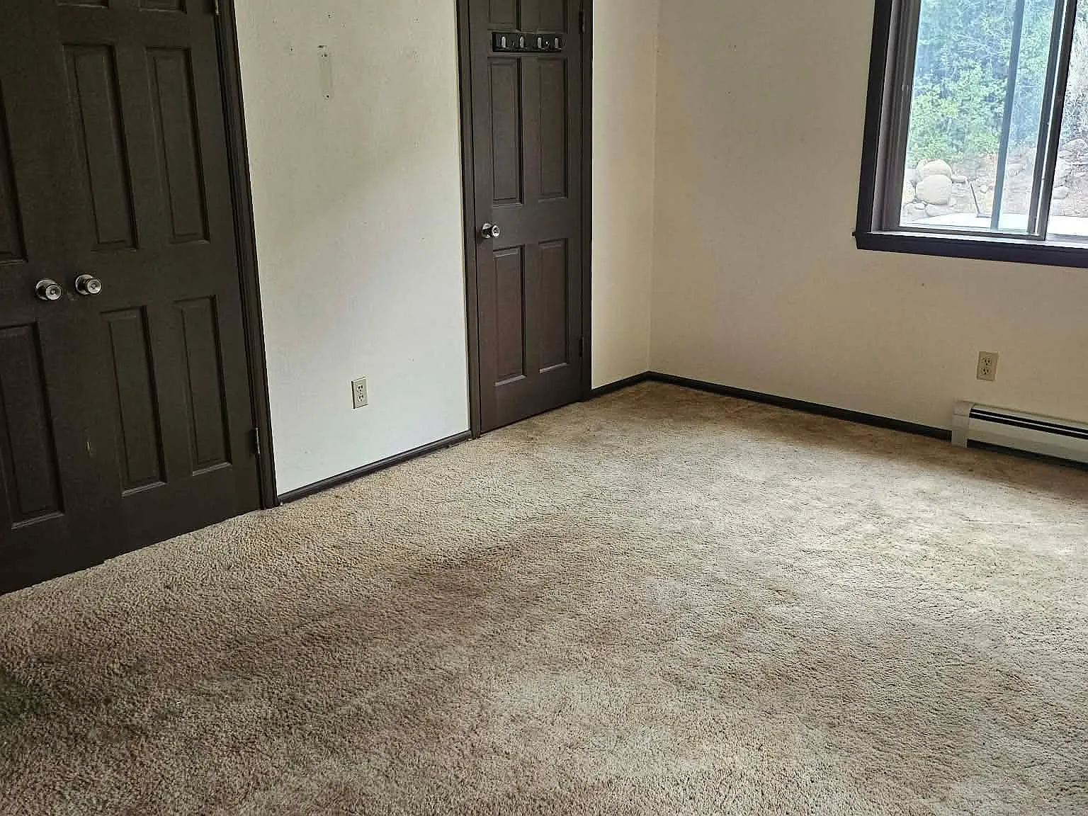3 bed, 3000 sqft, $1,400 — Photo 2