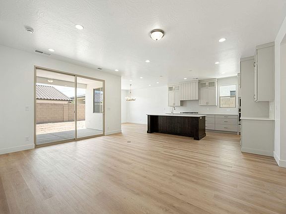 5th image of 1635 N Daylight St #136