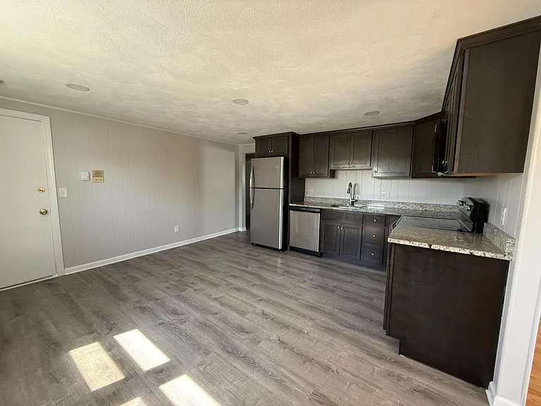 397 Snell St — Photo 7
